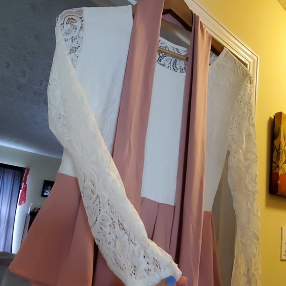 Beautiful side zip lace top formal dress - Picture 2 of 3